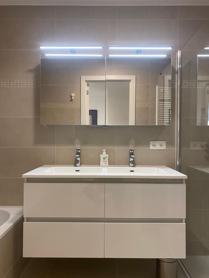 Lichtrijk 2-Slaapkamerappartement Met Zeezicht En Gratis Parking Ostend Exterior photo