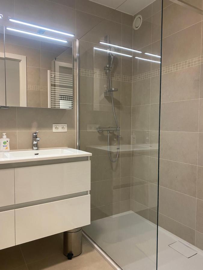 Lichtrijk 2-Slaapkamerappartement Met Zeezicht En Gratis Parking Ostend Exterior photo