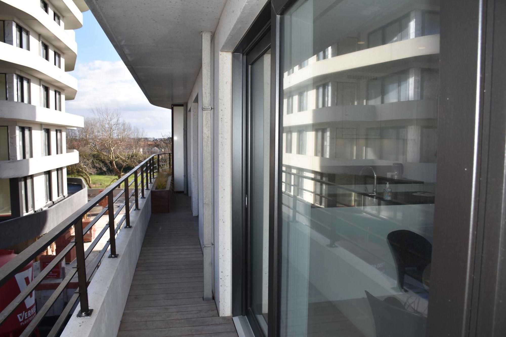 Lichtrijk 2-Slaapkamerappartement Met Zeezicht En Gratis Parking Ostend Exterior photo